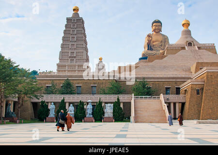 Kaohsiung, Taiwan. Tramonto a Fo Guang Shan buddist temple Foto Stock