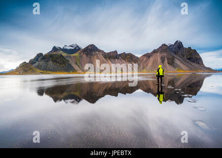 Vestrahorn montagna, Stokksnes capezzagna, Hofn, Est dell'Islanda. Foto Stock