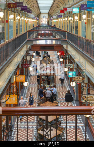 Vista interna di Adelaide Arcade, su Rundle Street Mall, Adelaide, South Australia, Australia. Foto Stock