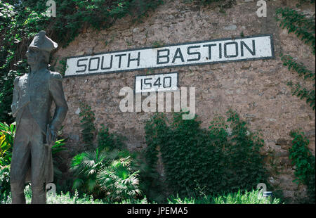 Bastione del sud con la statua di Nelson, Gibilterra Foto Stock