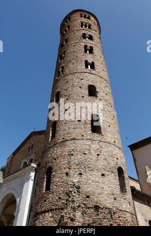 Il campanile della chiesa, Basilica Chiesa di Sant'Apollinare Nuovo, Ravenna, Emilia Romagna, Italia Foto Stock