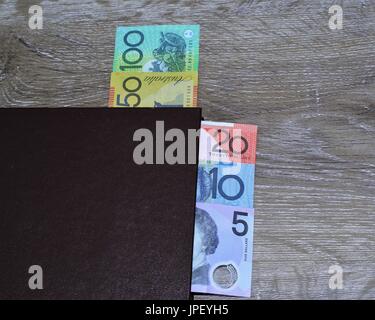 Dollari australiani nel libro. Un centinaio di dollari, cinquanta, venti, dieci, cinque note del dollaro, Foto Stock