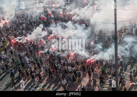 Wroclaw, Polonia. 1 agosto, 2017. Anniversario dell'Insurrezione di Varsavia del 1944 contro l'occupazione German-Nazi di Varsavia durante la II Guerra Mondiale a Wroclaw in Polonia. Credito: Krzysztof Kaniewski/ZUMA filo/Alamy Live News Foto Stock