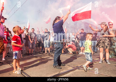 Wroclaw, Polonia. 1 agosto, 2017. Anniversario dell'Insurrezione di Varsavia del 1944 contro l'occupazione German-Nazi di Varsavia durante la II Guerra Mondiale a Wroclaw in Polonia. Credito: Krzysztof Kaniewski/ZUMA filo/Alamy Live News Foto Stock