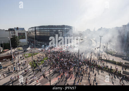 Wroclaw, Polonia. 1 agosto, 2017. Anniversario dell'Insurrezione di Varsavia del 1944 contro l'occupazione German-Nazi di Varsavia durante la II Guerra Mondiale a Wroclaw in Polonia. Credito: Krzysztof Kaniewski/ZUMA filo/Alamy Live News Foto Stock