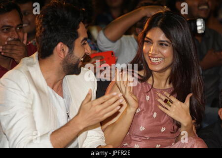 Mumbai, India. Il 1 agosto, 2017. Mumbai, India. , . Attore di Bollywood Ayushmann Khurrana e Bhumi Pednekar al lancio del rimorchio di film di prossima uscita shubh mangal saavdhan al JW Marriott, Juhu di Mumbai il 1 agosto 2017. Credito: Prodip Guha/Alamy Live News Foto Stock