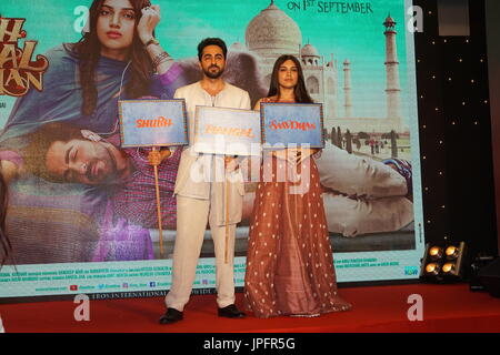 Mumbai, India. Il 1 agosto, 2017. Mumbai, India. , . Attore di Bollywood Ayushmann Khurrana e Bhumi Pednekar al lancio del rimorchio di film di prossima uscita shubh mangal saavdhan al JW Marriott, Juhu di Mumbai il 1 agosto 2017. Credito: Prodip Guha/Alamy Live News Foto Stock