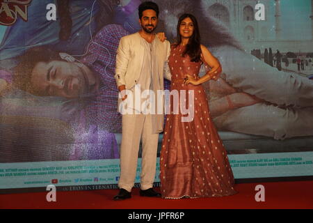 Mumbai, India. Il 1 agosto, 2017. Mumbai, India. , . Attore di Bollywood Ayushmann Khurrana e Bhumi Pednekar al lancio del rimorchio di film di prossima uscita shubh mangal saavdhan al JW Marriott, Juhu di Mumbai il 1 agosto 2017. Credito: Prodip Guha/Alamy Live News Foto Stock