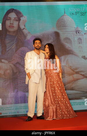 Mumbai, India. Il 1 agosto, 2017. Mumbai, India. , . Attore di Bollywood Ayushmann Khurrana e Bhumi Pednekar al lancio del rimorchio di film di prossima uscita shubh mangal saavdhan al JW Marriott, Juhu di Mumbai il 1 agosto 2017. Credito: Prodip Guha/Alamy Live News Foto Stock