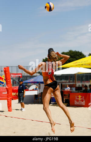 Vienna, Austria. 2 agosto, 2017. Round di eliminazione 32 match tra Kristyna KOLOCOVA, Michala KVAPILOVA (CZE) e Marleen VAN IERSEL, Manon NUMMERDOR-FLIER (NED) in corrispondenza della FIVB Beach Volley ai Campionati Mondiali di Vienna. Credito: Petr Toman/Alamy Live News Foto Stock