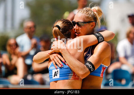 Vienna, Austria. 2 agosto, 2017. Round di eliminazione 32 match tra Kristyna KOLOCOVA, Michala KVAPILOVA (CZE) e Marleen VAN IERSEL, Manon NUMMERDOR-FLIER (NED) in corrispondenza della FIVB Beach Volley ai Campionati Mondiali di Vienna. Credito: Petr Toman/Alamy Live News Foto Stock