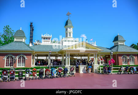 CHIBA, Giappone: Mark Twain Riverboat attrazione di Westernland, Tokyo Disneyland Foto Stock