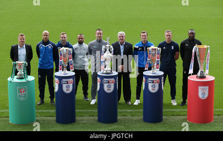 (Da sinistra a destra) verde foresta Rover del Mark Cooper, Rochdale è Joe Thompson, Derby County Andreas Weimann e Kevin Phillips, Aston Villa di John Terry e Steve Bruce, verde foresta Rover Doidge Cristiana, Birmingham City Michael Morrison e Notts County's Shola Ameobi durante l EFL 2017/18 pre-stagione evento multimediale a Villa Park, Birmingham. Foto Stock