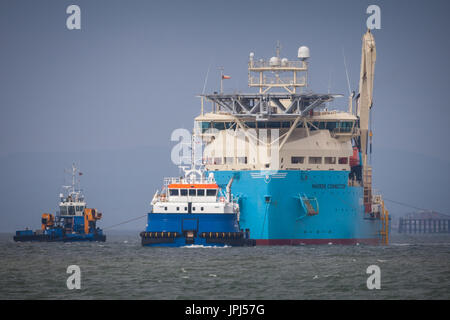 Il cavo laici, nave Maersk connettore, installando il Walney 3 cavo di esportazione. La fattoria eolica diventerà parte del del parco eolico offshore più grande del mondo e si trova al largo della costa della Cumbria, Regno Unito Foto Stock