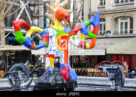 Colorata scultura e installazione presso La Fontaine Stravinsky da Jean Tinguely e Niki de Saint Phalle in Parigi Francia. Foto Stock