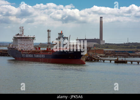 Fawley power station e calshot spit vicino a Southampton Foto Stock