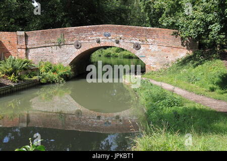 Orzo Mow Bridge, Basingstoke Canal, Winchfield, vicino a Fleet, quartiere di Hart, Hampshire, Inghilterra, Gran Bretagna, Regno Unito, Gran Bretagna, Europa Foto Stock