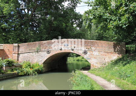 Orzo Mow Bridge, Basingstoke Canal, Winchfield, vicino a Fleet, quartiere di Hart, Hampshire, Inghilterra, Gran Bretagna, Regno Unito, Gran Bretagna, Europa Foto Stock