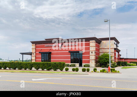 BJ's Ristorante e tini di filtrazione esterno situato sul consiglio a sud del Reno in Oklahoma City, Oklahoma, Stati Uniti d'America. Foto Stock