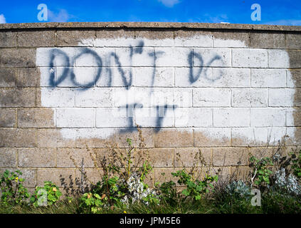 Graffiti su un muro a Hove, East Sussex. Foto Stock