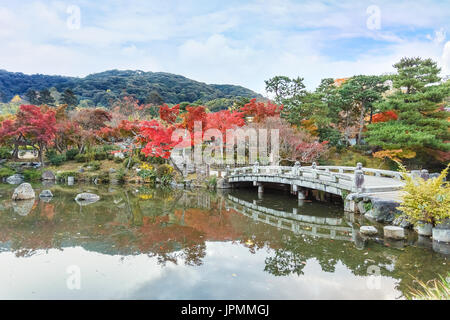 Colori d'Autunno a Maruyama Koen (Parco di Maruyama) in autunno a Kyoto, in Giappone Foto Stock