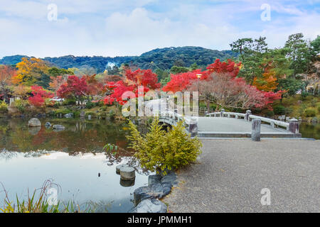 Colori d'Autunno a Maruyama Koen (Parco di Maruyama) in autunno a Kyoto, in Giappone Foto Stock