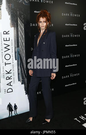 NEW YORK-lug 31: Abbey Lee assiste 'la torre scuro' speciale proiezione presso il Museo di Arte Moderna di luglio 31, 2017 a New York City. Foto Stock