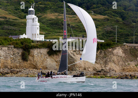 Yacht a vela, passato, Santa Caterina, Faro intorno all isola di razza, 1 Luglio 2017 Foto Stock