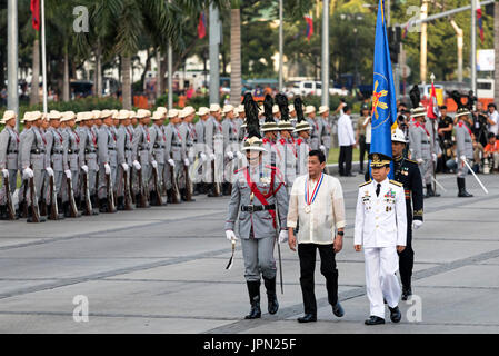 Presidente Rodrigo Duterte a corona la cerimonia di posa, centoventesimo anniversario del martirio del dottor Jose Rizal, Dicembre 30, 2016 Manila, Filippine Foto Stock