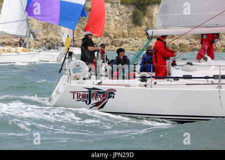 Yacht a vela, passato, Santa Caterina, Faro intorno all isola di razza, 1 Luglio 2017 Foto Stock