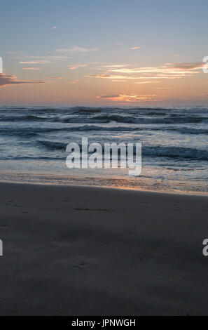 Ritratto la vista del tramonto su South Padre Island Beach Foto Stock