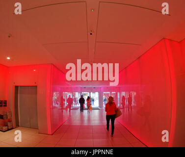 Gli amanti dello shopping shopping uscita Princes Square, Buchanan Street, Glasgow Foto Stock