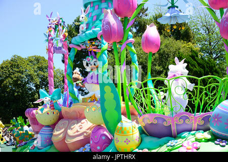 CHIBA, Giappone: Tokyo Disneyland pasqua sfilata diurna Urayasu, Giappone Foto Stock
