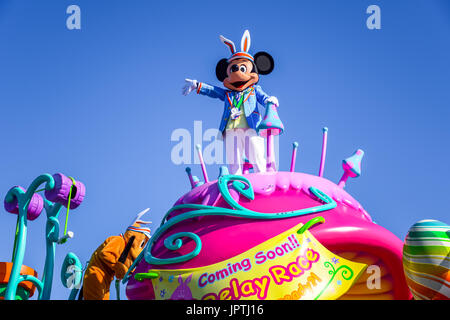CHIBA, Giappone: Tokyo Disneyland pasqua sfilata diurna Urayasu, Giappone Foto Stock
