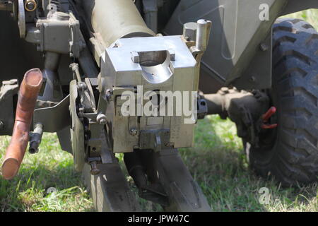 La culatta una vista di estremità di un 17 pounder bellica anti pistola serbatoio restaurato da un proprietario privato e sul display a Beltring 2017 Guerra e Pace mostra nel Kent. Foto Stock