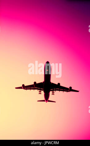 Airbus A340 sul finale-APPROCCIO Foto Stock