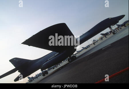 Il USAF Rockwell B-1B Lancer parcheggiato in static-display a 2001 Mildenhall Air Fete Foto Stock