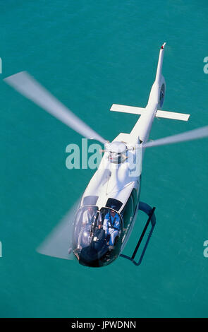 Eurocopter EC-120 prototipo Colibri volare sopra il mare Foto Stock