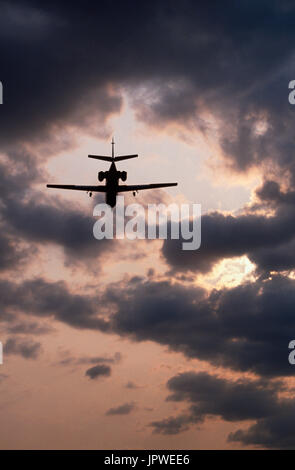 Cessna 550 Citazione II / 2 sul finale-approccio al crepuscolo Foto Stock