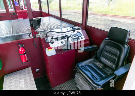 Vano del conducente con la console di comando di uno degli allenatori di Giant's Causeway & bushmills stazione ferroviaria Irlanda del Nord, Regno Unito Foto Stock