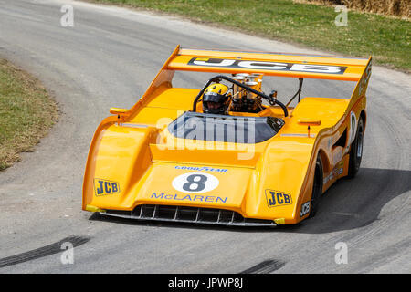 1973 Chevrolet McLaren M8F Can-Am racer con driver Andrew Newall al 2017 Goodwood Festival of Speed, Sussex, Regno Unito. Foto Stock