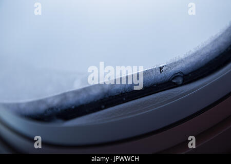 Close-up shot congelate di finestra in vetro piano. Foto Stock