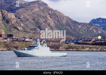 HDMS Ejnar Mikkelsen Royal Danish Navy nave pattuglia di pattugliamento in stretto di Davis sulla costa ovest. Sisimiut, Qeqqata, Groenlandia occidentale Foto Stock