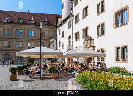 Cafè sul marciapiede in alte Kanzlei (vecchia cancelleria), Schillerplatz Stuttgart, Baden-Württemberg, Germania Foto Stock