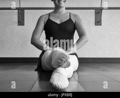 Versione in bianco e nero della ballerina posizione 5 Foto Stock