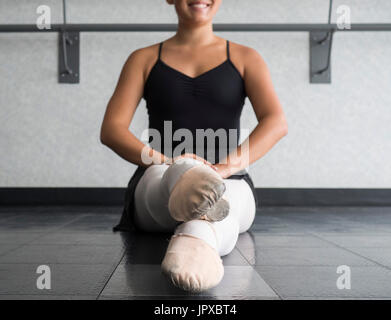 La ballerina nella posizione 5 Foto Stock