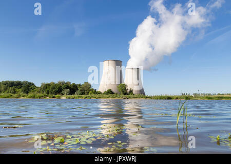 Francia, Cher (18), Belleville-sur-Loire, centrale nucléaire de Belleville et la Loire // Francia, Cher, Belleville-sur-Loire, Belleville energia nucleare Foto Stock