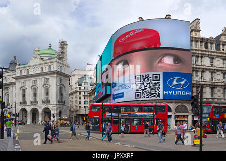 Londra, Inghilterra - agosto 2012; vista la famosa Piccadilly circus. Foto Stock