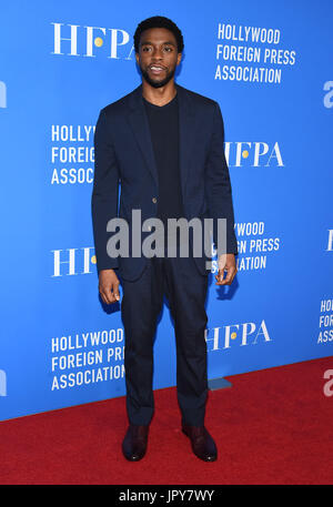 Beverly Hills, in California, Stati Uniti d'America. 2 agosto, 2017. Chadwick Boseman arriva per il HFPA sovvenzioni del banchetto presso il Beverly Wilshire Hotel. Credito: Lisa O'Connor/ZUMA filo/Alamy Live News Foto Stock