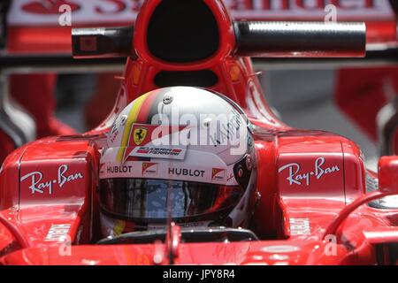 Budapest, Ungheria. 2 agosto, 2017. La Ferrari di Sebastian Vettel si è visto durante la seconda Formula Uno in prova stagionale in Hungaroring, Budapest, Ungheria il 2 agosto 2017. Credito: Csaba Domotor/Xinhua/Alamy Live News Foto Stock